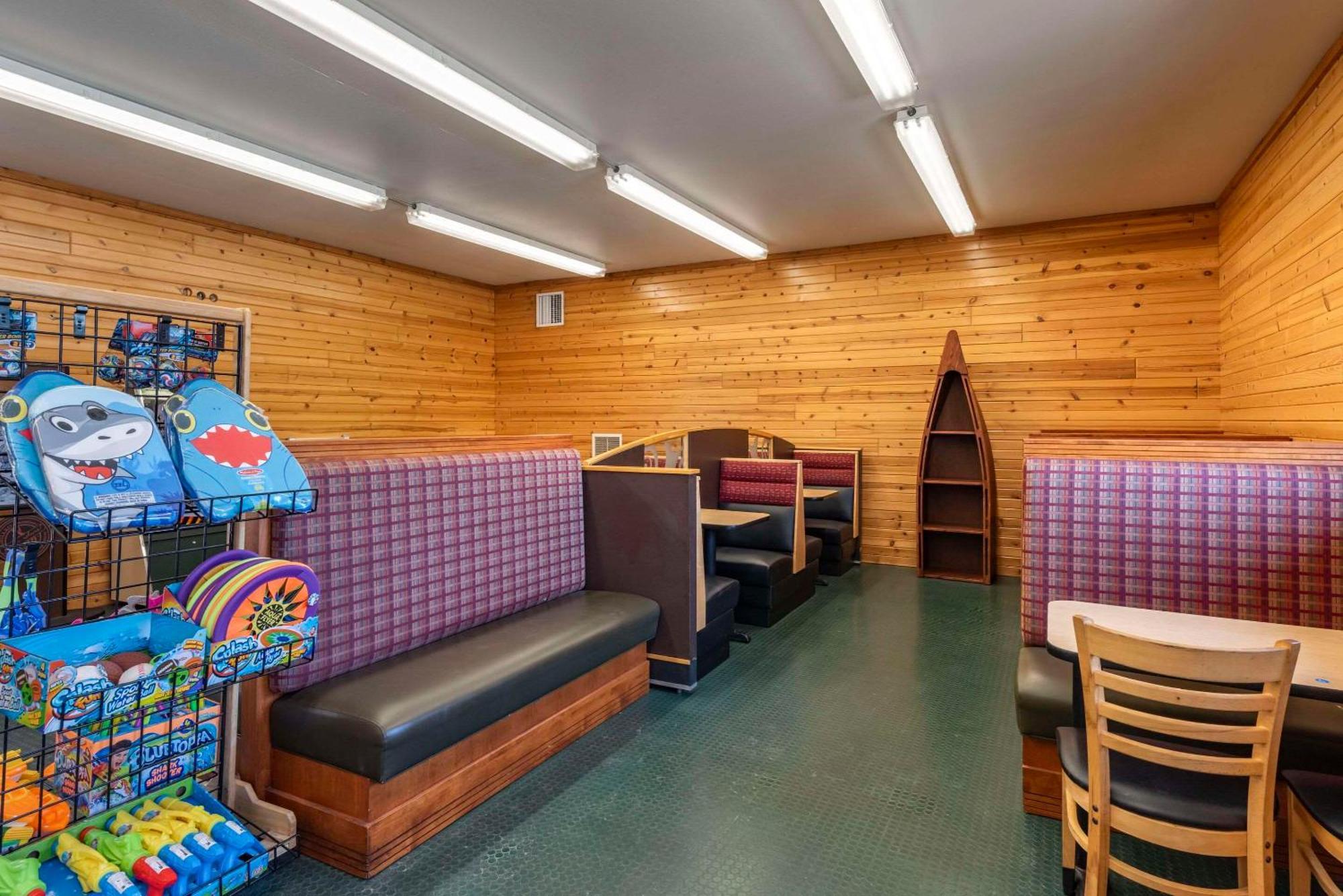 Three Bears Resort Waterpark Near Tomah Ascend Collection Warrens 外观 照片