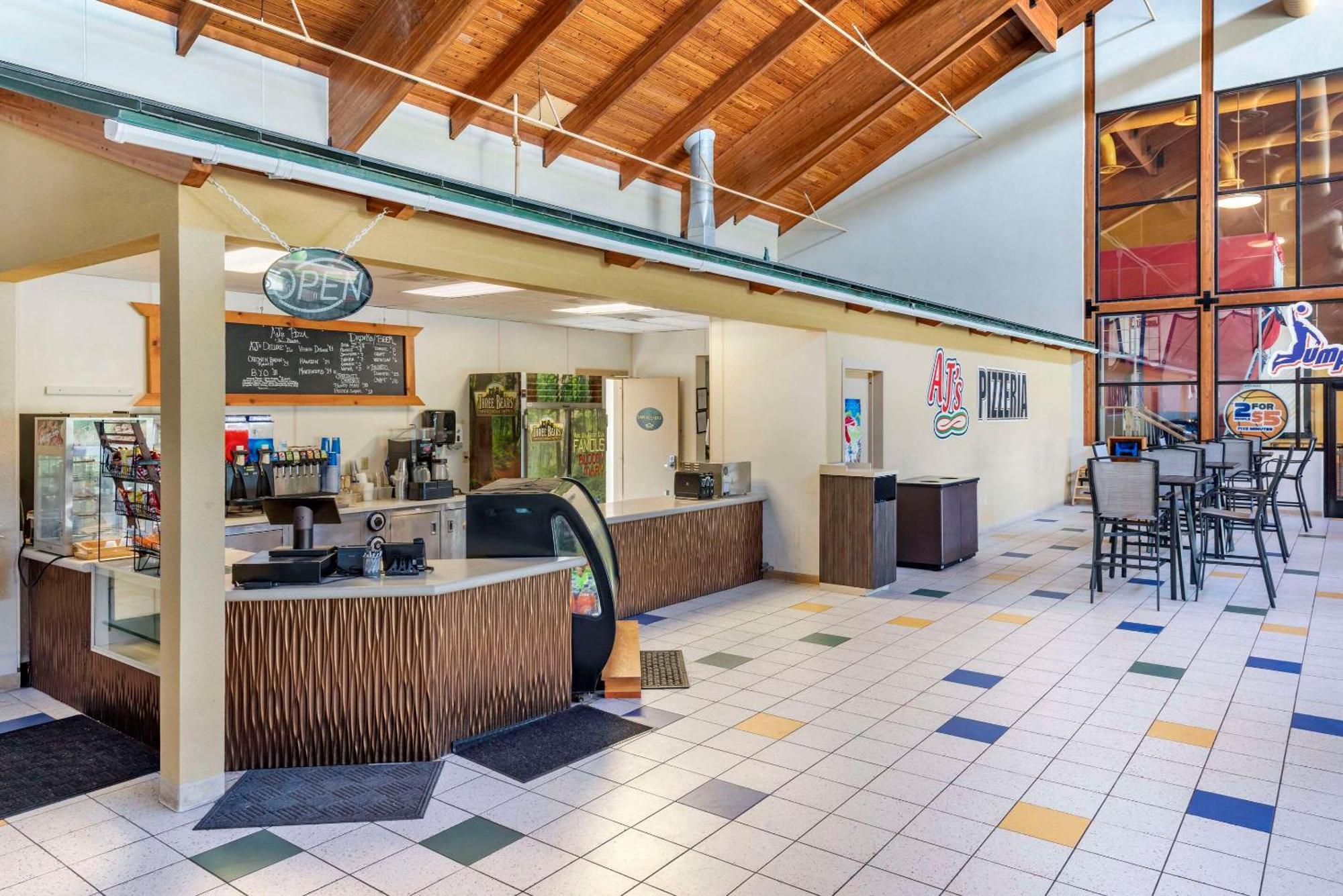 Three Bears Resort Waterpark Near Tomah Ascend Collection Warrens 外观 照片