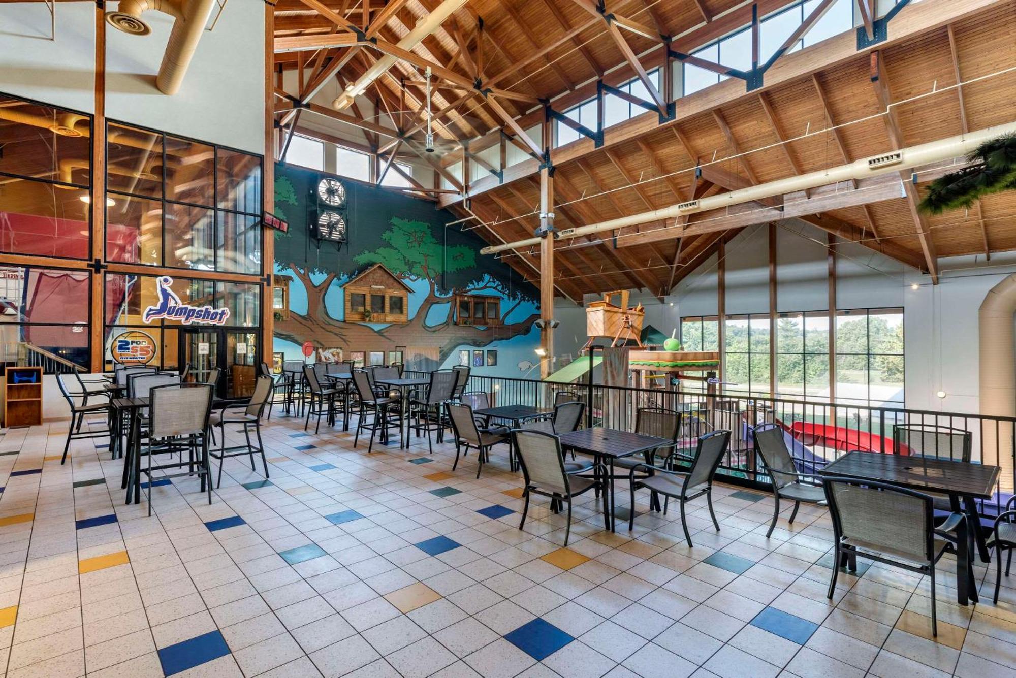 Three Bears Resort Waterpark Near Tomah Ascend Collection Warrens 外观 照片