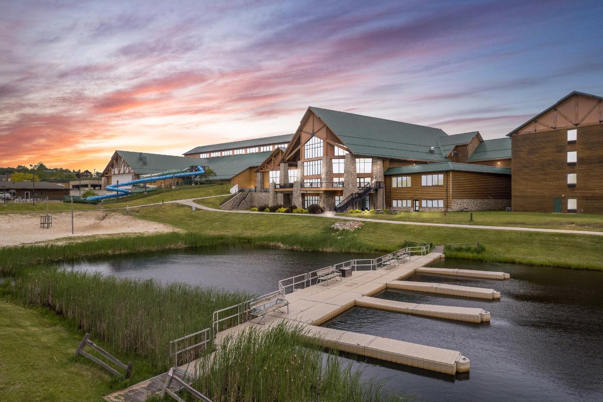 Three Bears Resort Waterpark Near Tomah Ascend Collection Warrens 外观 照片